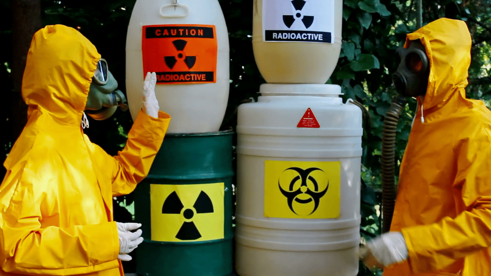 Сбор неопасных отходов. Радиоактивные отходы. Утилизация опасных отходов. Ядовитые химические отходы. Опасные радиоактивные отходы.